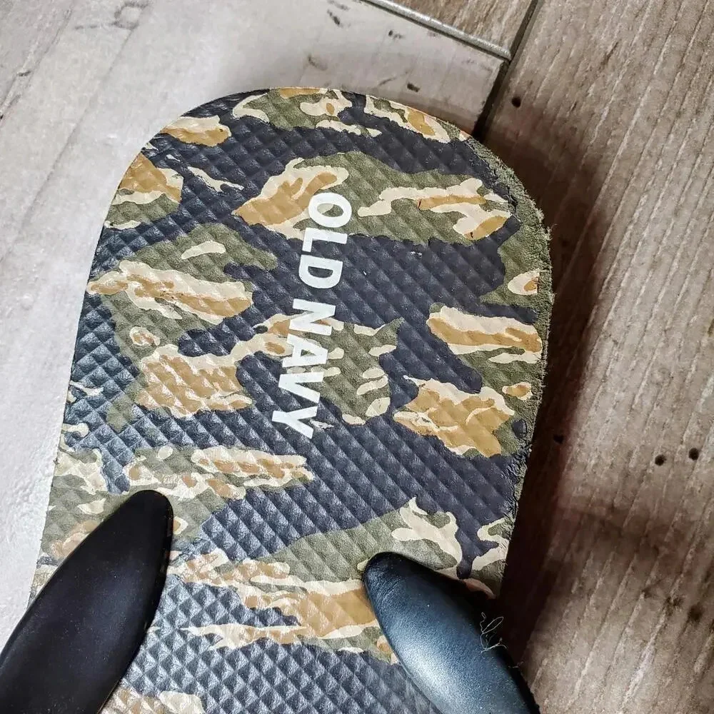 Old Navy Flip Flops Thongs Sandals Size Large 12-13 Black Camouflage Camo NWOT